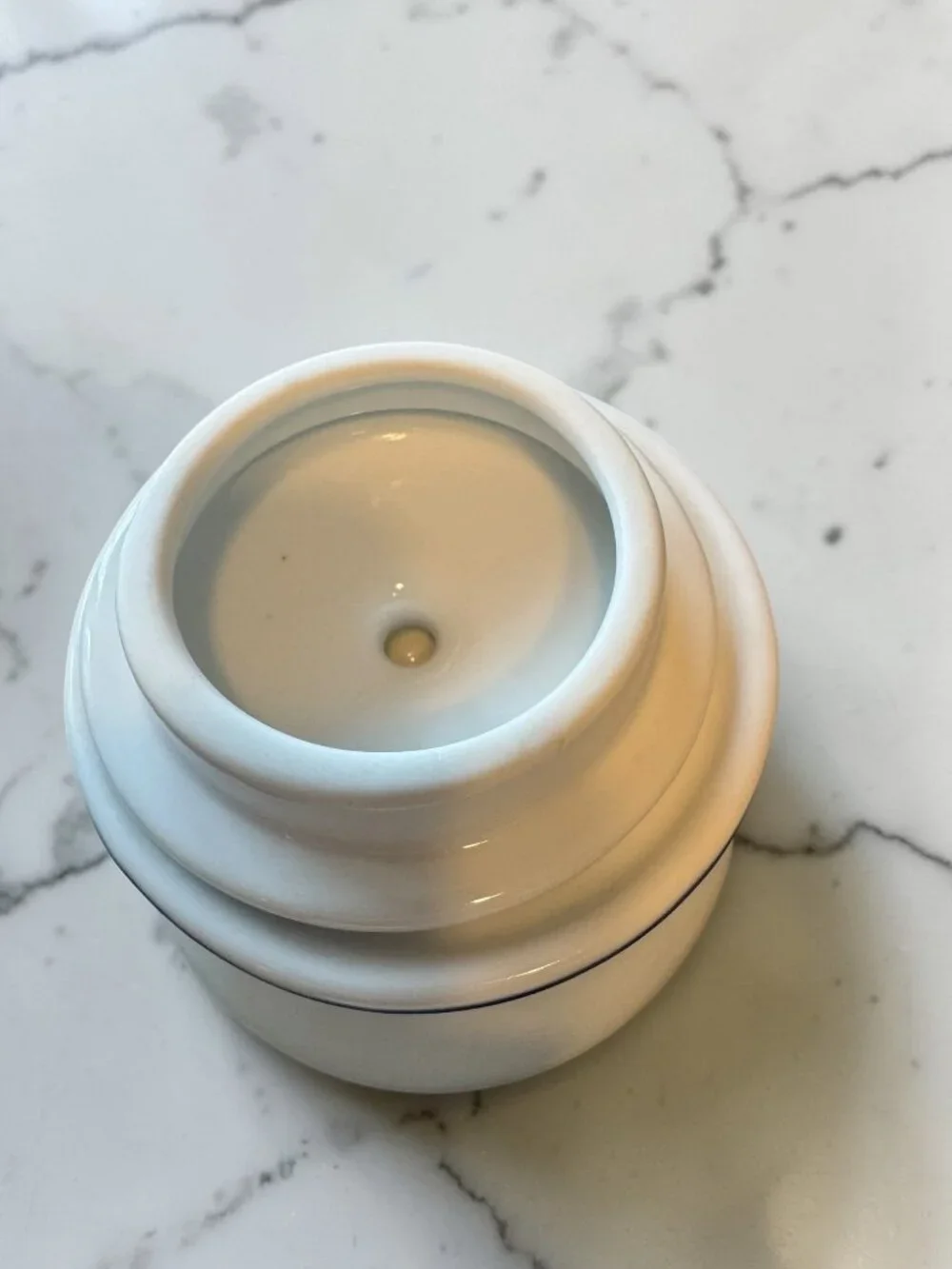 Pottery Barn White Ceramic Sugar Bowl With Lid Blue Rim 4 Inches Tall Made In Ch